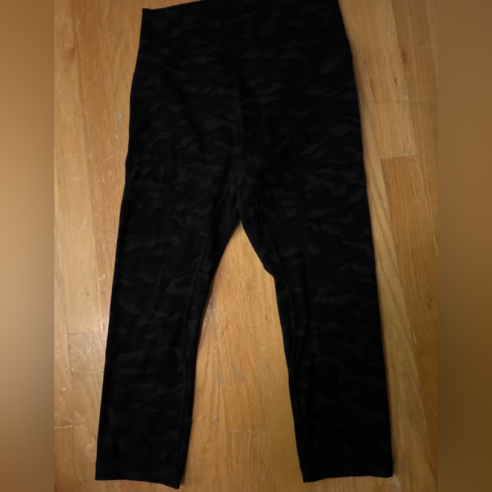 Lululemon cropped legging camo